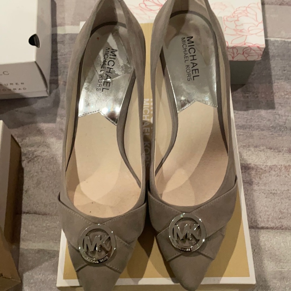 Michael kors pumps